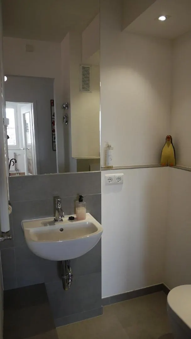 Ruhiges Zimmer In Naehe Kurfuerstendamm Mit Eigener Regendusche Berlín